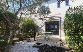 2 Bedroom Cozy Home In Saint Laurent De La Ca